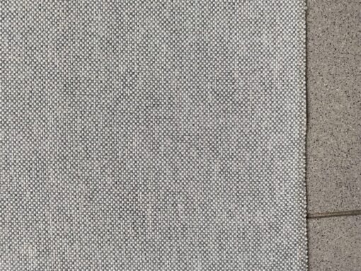 Maharam Mode 002 Intaglio blauwgrijs roomwit