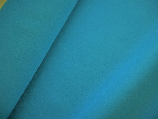 Kvadrat Divina 3 826 turquoise blauw wolvilt