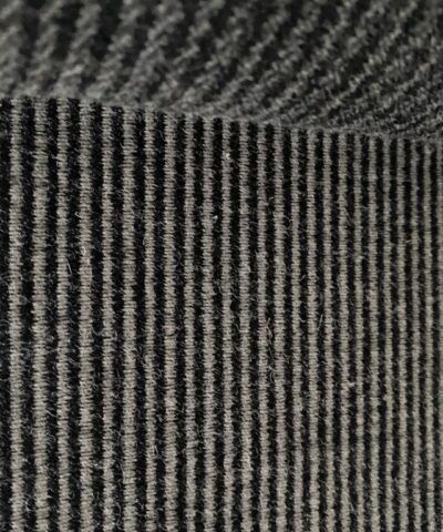 Meubelstof zwart grijs verticale streep wol
