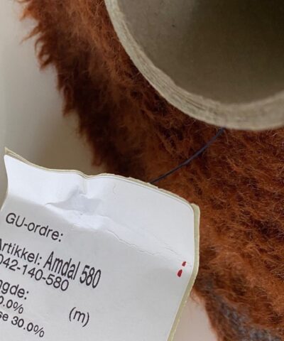 Gudbrandsdalens Amdal 580 Almond burnt orange grijs