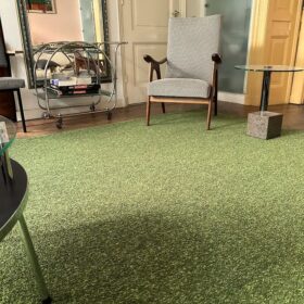 kasthall tapijt groen woonkamer