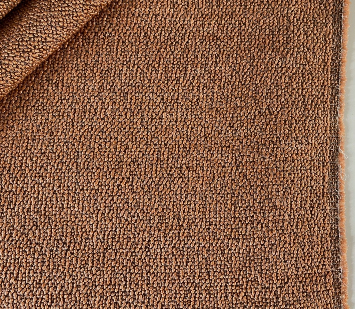 Meubelstof boucle rozeoranje lichtbruin S