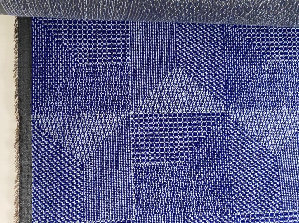 Kvadrat Crystal Field 753 blauw grijs patroon
