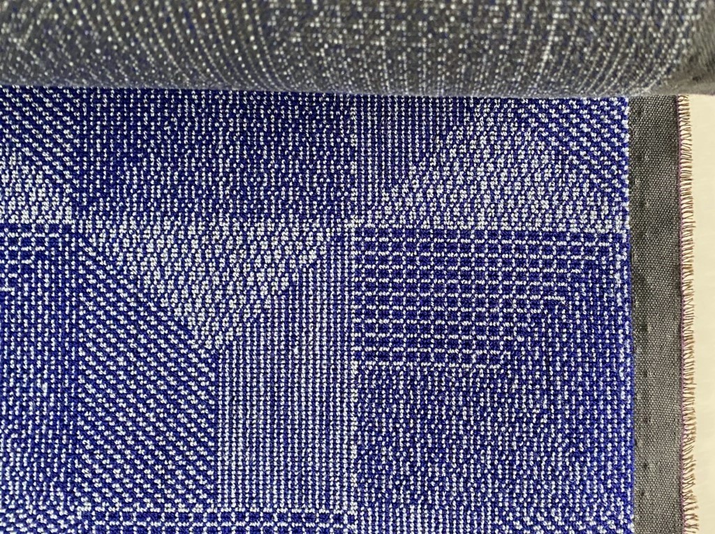 Kvadrat Crystal Field 753 blauw grijs patroon