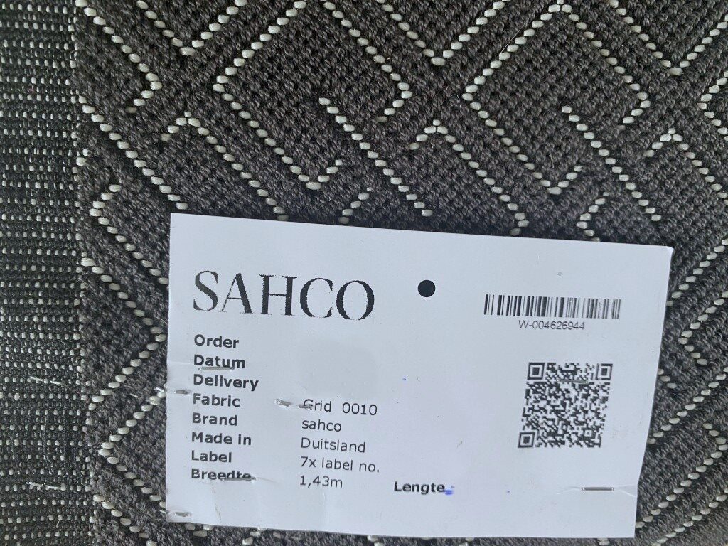 Kvadrat Sahco Grid 0010 grijs roomwit geometrisch patroon