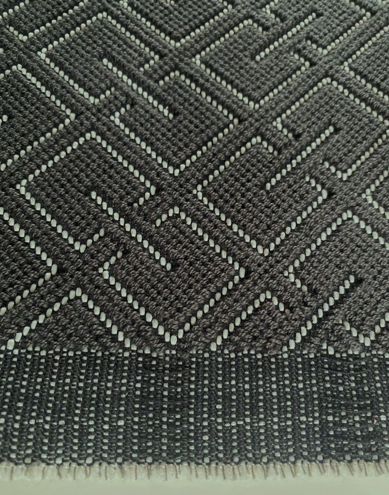 Kvadrat Sahco Grid 0010 grijs roomwit geometrisch patroon