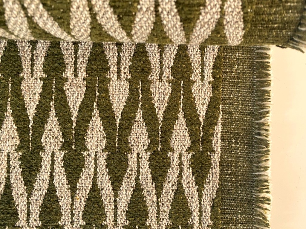 Clochard Fabrics Fiore 02 groen beige motief