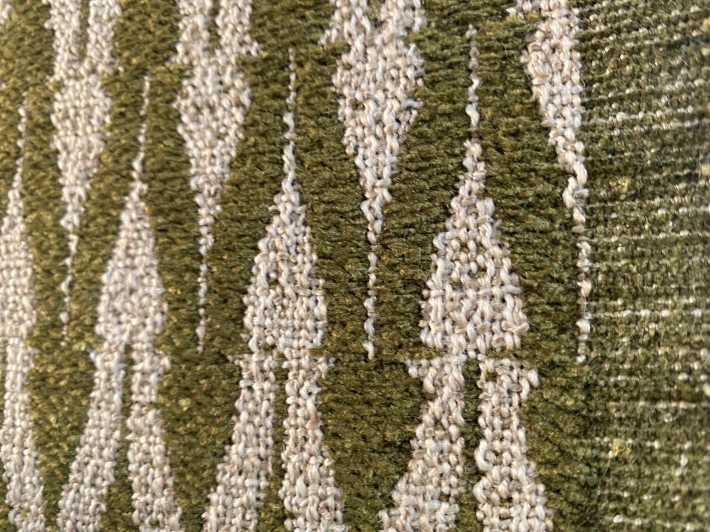 Clochard Fabrics Fiore 02 groen beige motief