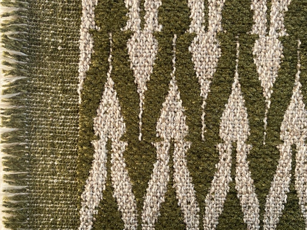 Clochard Fabrics Fiore 02 groen beige motief