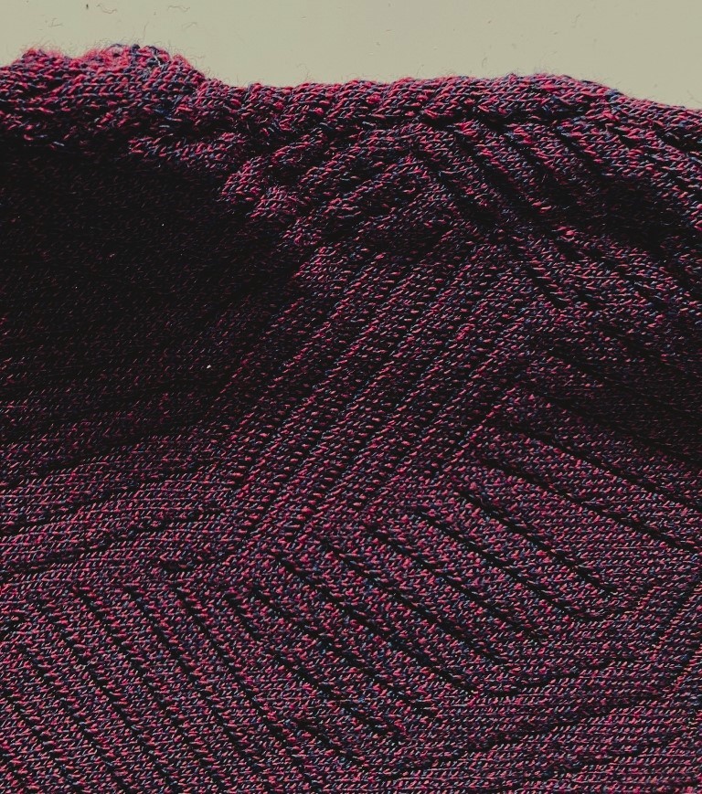 Kvadrat Febrik Razzle Dazzle 0696 Wine aubergine zwart