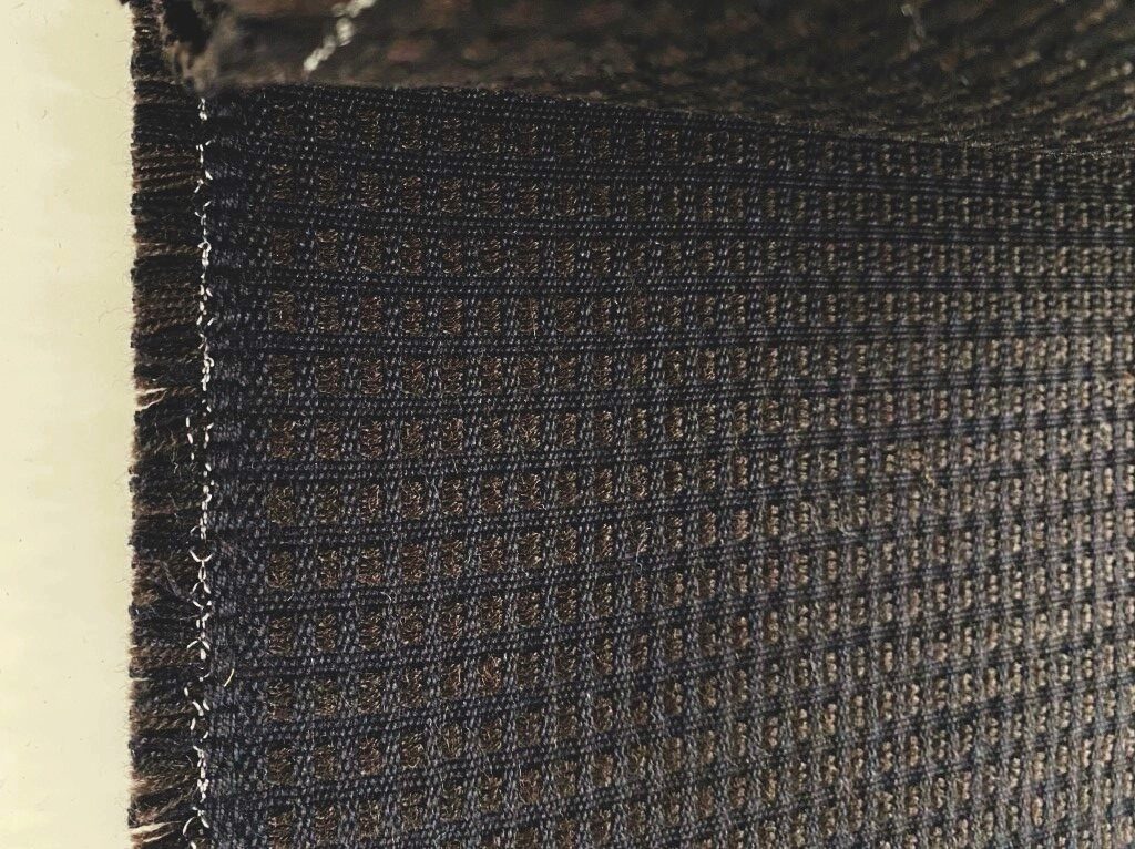 De Ploeg bruin zwart geblokt patroon