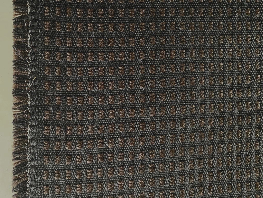 De Ploeg bruin zwart geblokt patroon