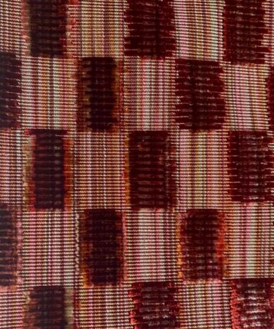 Pierre Frey Saqqarah Terrecuite F3660003, tinten roze, rood, groen en beige blokjes