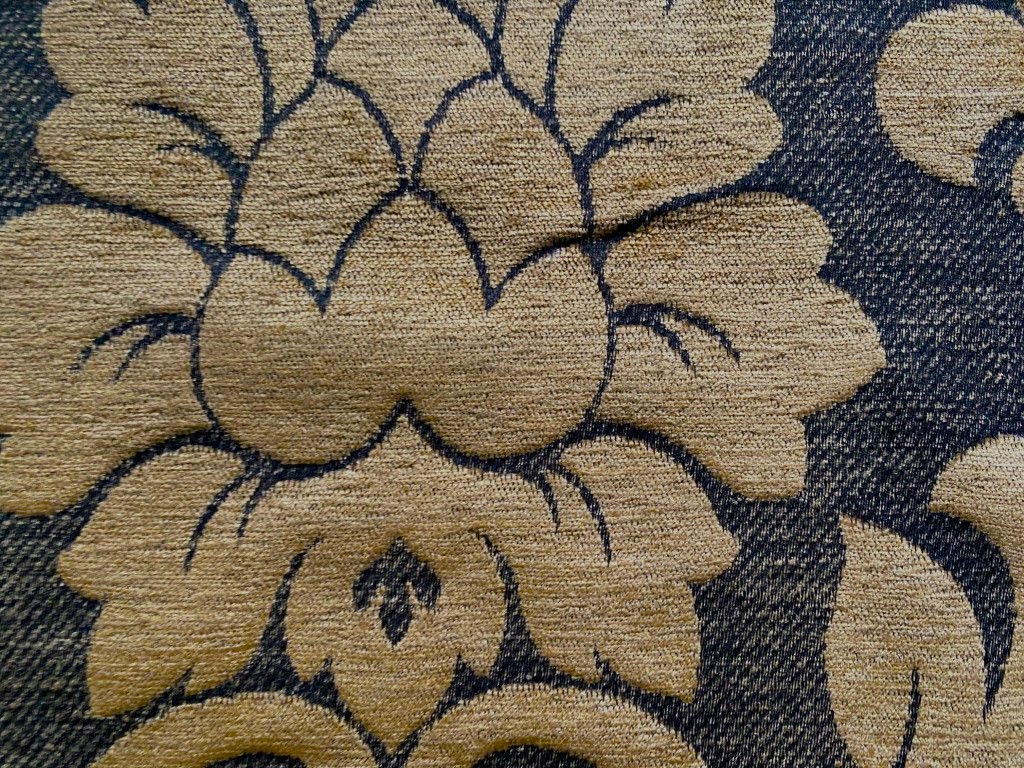 Barok patroon meubelstof camel op zwart