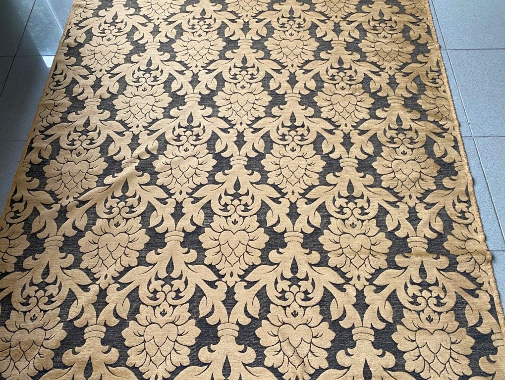 Barok patroon meubelstof camel op zwart