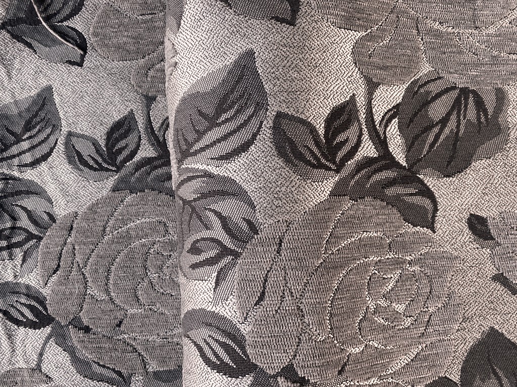 bloemen patroon beige bruin zilver meubelstof