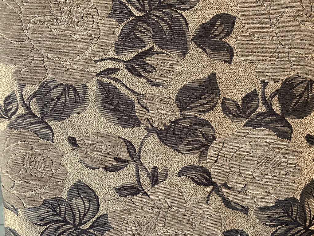bloemen patroon beige bruin zilver meubelstof