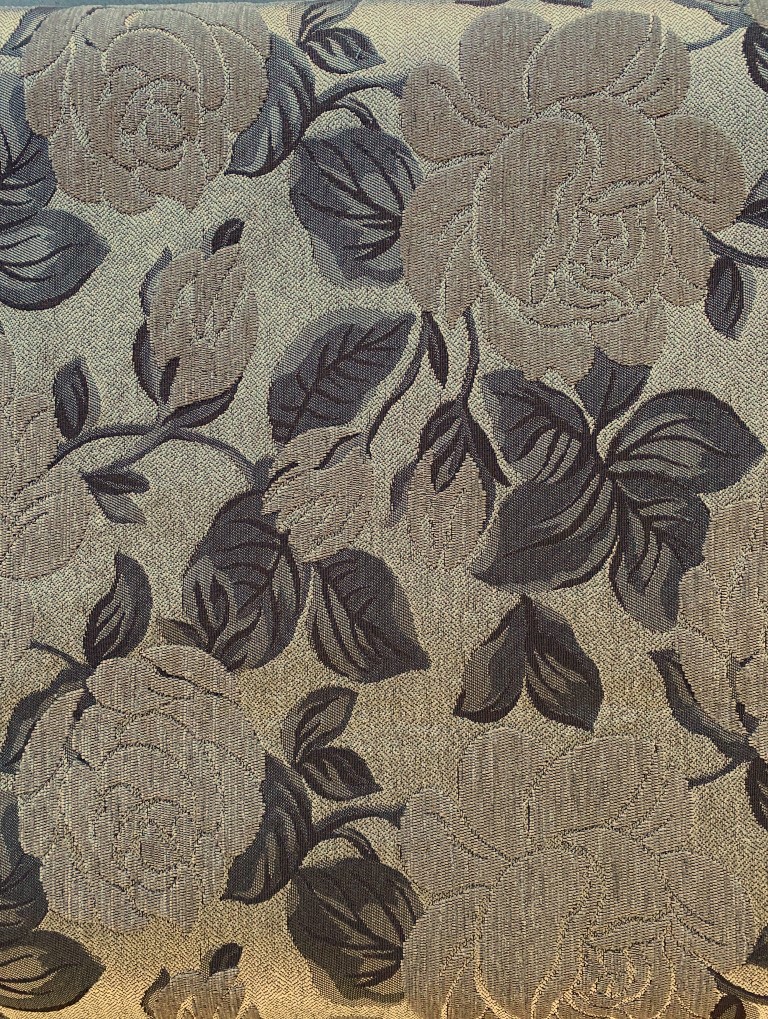 bloemen patroon beige bruin zilver meubelstof