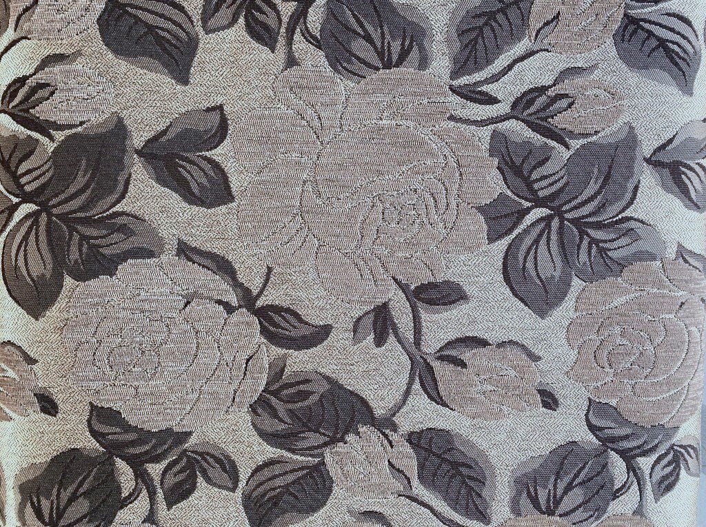 bloemen patroon beige bruin zilver meubelstof